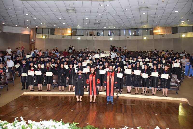 PRIMERA GRADUACIÓN DE PROFESIONALES DE POSTGRADO EN FENOB-UNA